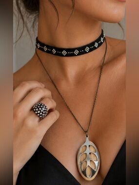Bellabeat Leaf Wellness Pendant + Ethel & Myrtle ring +studded valvet choker